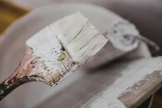 在罐子和画笔里穿线