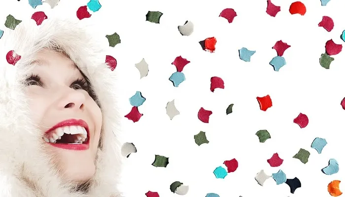 女人，穿着，白色，毛皮连帽衫夹克，有趣，开朗，情绪，脸