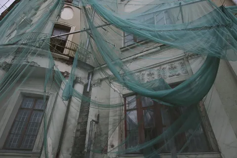 建筑，建筑结构，建筑外观，低视角，窗户，建筑，无人，一天