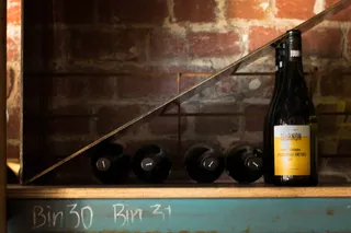 葡萄酒，酒瓶，货架，红酒，餐厅，乡村，喜怒无常，一杯葡萄酒