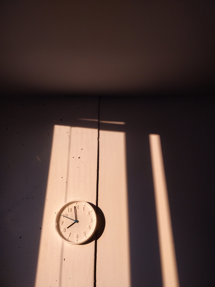 时钟在 8:00