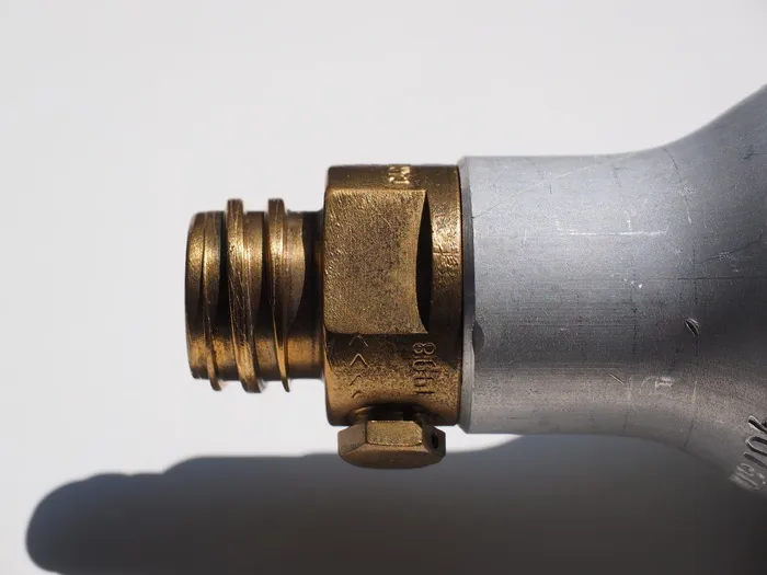 圆柱头螺钉，co2气瓶，气瓶，气瓶，压缩空气瓶，sodasprudler，sodastream，备用气瓶