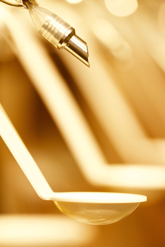 喷口，排水，捐赠者，滴水盘，收集勺，室内，食品和饮料，特写