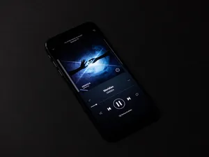 打开带音乐显示的智能手机