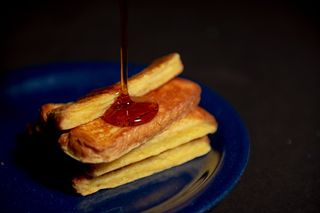 食物，面包，法式吐司，汉堡，吐司，煎饼，蜂蜜，调味品
