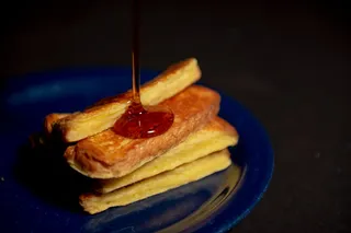 食物，面包，法式吐司，汉堡，吐司，煎饼，蜂蜜，调味品