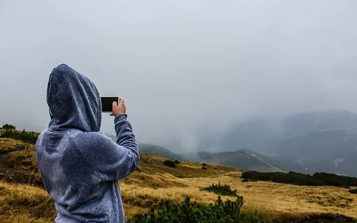 人,手持,黑色,智能手机,拍照,照片山,照片,人 人,手持,黑色,智能手机,拍照,照片山,照片,人