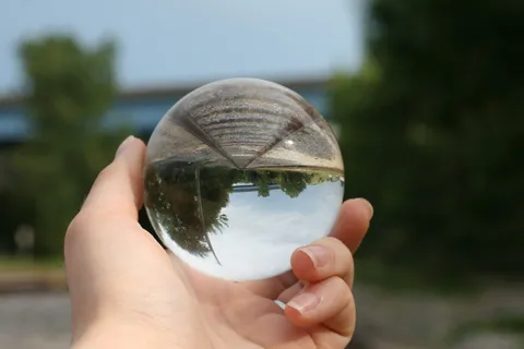 火车,火车轨道,摄影球,水晶球,我拿着什么,手里拿着什么,他们会带我去哪里,夏天 火车,火车轨道,摄影球,水晶球,我拿着什么,手里拿着什么,他们会带我去哪里,夏天