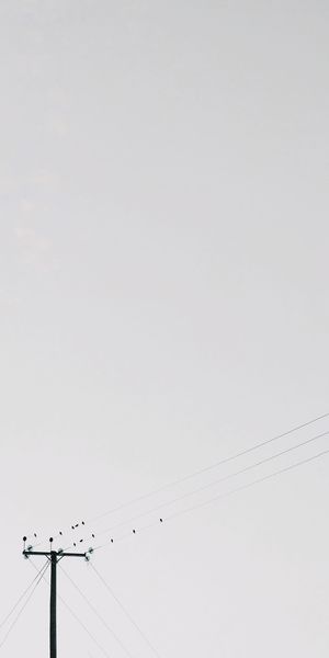 白云下的输电所