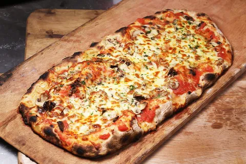 大,城市,比萨饼,食品和饮料,食品,乳制品,新鲜度,奶酪 大,城市,比萨饼,食品和饮料,食品,乳制品,新鲜度,奶酪