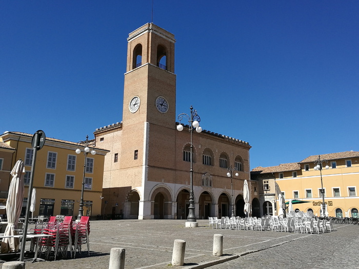 大教堂、广场、fano、建筑、建筑外观、建筑结构、建筑、天空