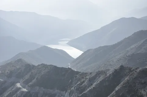 照片,身体,水,山,雾,白天,灰色,山 照片,身体,水,山,雾,白天,灰色,山