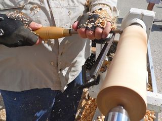 手持凿子的人、木工、工匠、工匠、切割、工具、雕刻、木制工艺