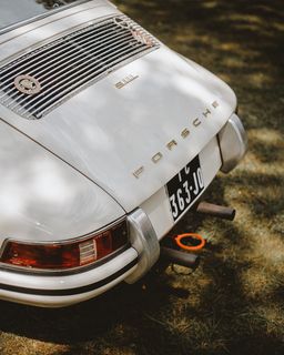 白色保时捷车辆