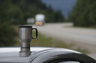 咖啡杯，在路上，休息，高速公路，忧郁，秋天的心情，开车，关注前景