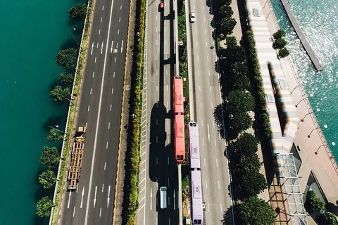建筑、汽车、桥梁、建筑、汽车、城市、日光、电动火车 建筑、汽车、桥梁、建筑、汽车、城市、日光、电动火车