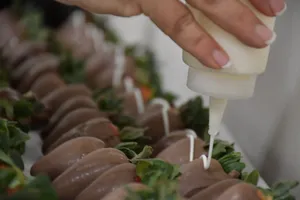 糖果、糖果、食物、人、人、手指、糖霜、奶油