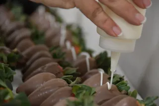 糖果、糖果、食物、人、人、手指、糖霜、奶油