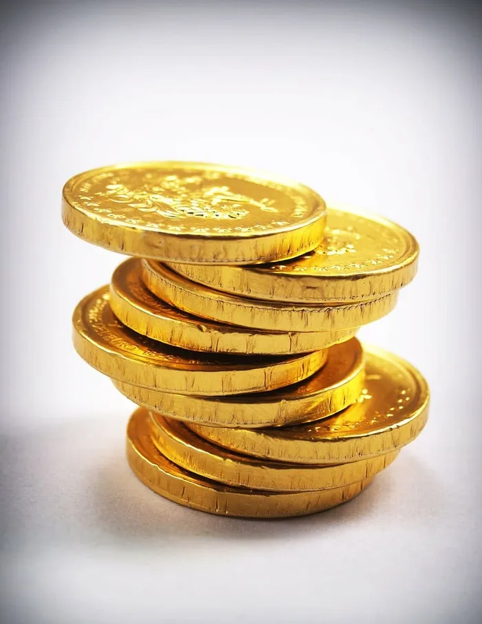 堆叠巧克力硬币，硬币，黄金，现金，孤立，塔，经济，利率