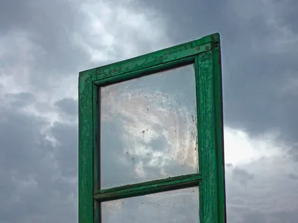 窗户，灰色的天空，威胁，象征，威胁，灰色，云，预兆