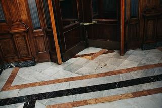 西班牙巴塞罗那美丽的木门