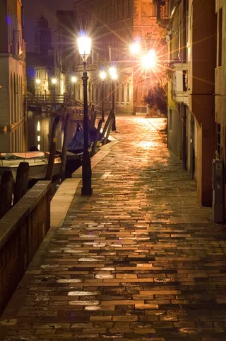 威尼斯，意大利，夜晚，街道，运河，照明，照明设备，前进的道路