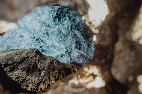 葡萄牙阿莫雷拉海滩阿尔加维西海岸的悬崖 葡萄牙阿莫雷拉海滩阿尔加维西海岸的悬崖