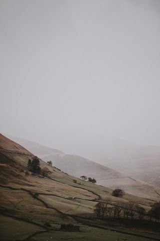 白天拍摄的布朗山