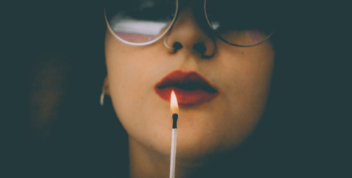 吹蜡烛的女人，眼镜，人，脸，肖像，太阳镜，西班牙，托孔