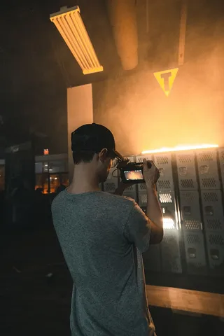 人，人，摄影师，摄影，摄影，照明，电子，室内