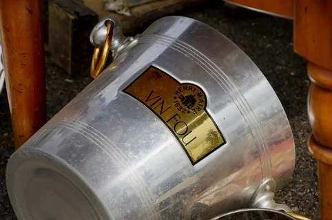 在这个时代，工业、钢铁、容器、无人、年份、葡萄酒、壶