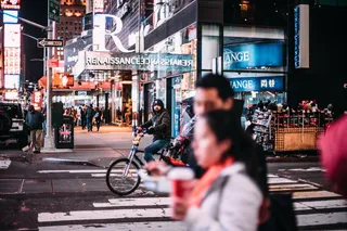 自行车，自行车，城市，自行车手，人，人行道，人行横道，人