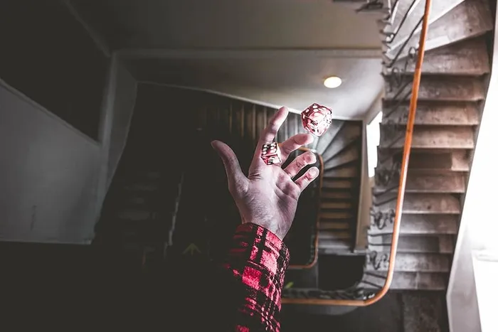 人左手，骰子，运气，手，机会，赌博，冒险，赌博