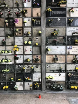 意大利，米兰，纪念公墓，没有人，一大群物品，一天，丰富，完整的框架