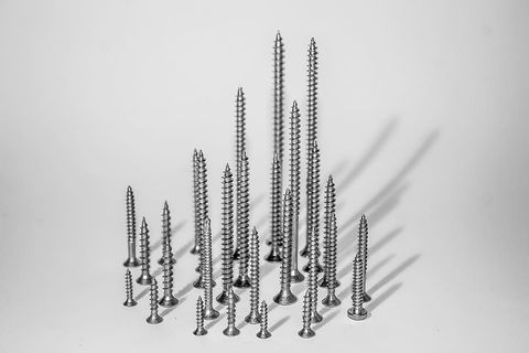 灰色金属钉，机器，螺丝，电机，发动机，电话，电子产品，手机