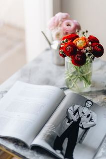 2018年《Vogue波兰2》与可爱的毛茛花 2018年《Vogue波兰2》与可爱的毛茛花