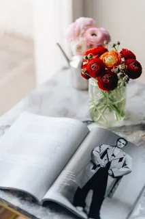 2018年《Vogue波兰2》与可爱的毛茛花 2018年《Vogue波兰2》与可爱的毛茛花