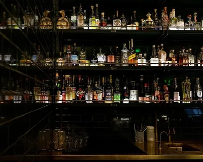 展出不同品牌和类型的葡萄酒