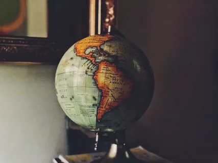 桌面地球仪的选择性聚焦照片 桌面地球仪的选择性聚焦照片