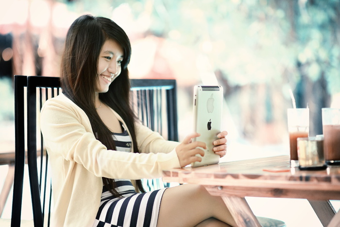女士，穿着，白色，黑色，条纹，连衣裙，ipad，女孩