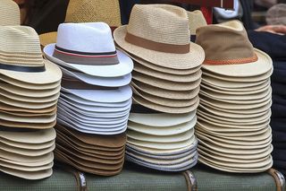 夏天的帽子。