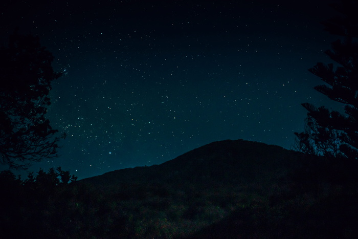 山的轮廓，自然，户外，星空，夜晚，外太空，天文学，宇宙