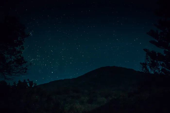 山的轮廓，自然，户外，星空，夜晚，外太空，天文学，宇宙
