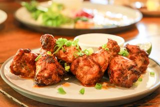 肉丸、盘子、鸡肉、食物、午餐、餐点、菜肴、烧烤