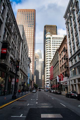 中高层建筑的低角度摄影