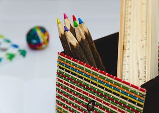 彩色铅笔尺桌