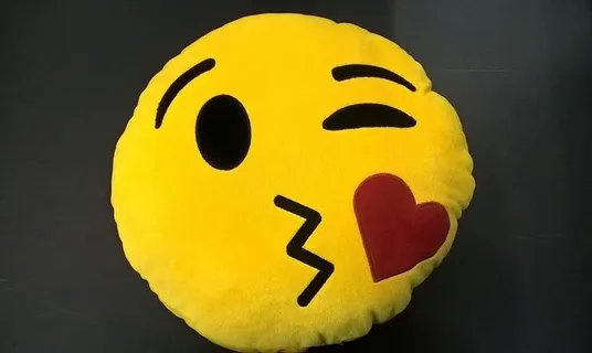 表情符号,表情符号,表情符号,吻,心,亲爱的,黄色,拟人笑脸 表情符号,表情符号,表情符号,吻,心,亲爱的,黄色,拟人笑脸