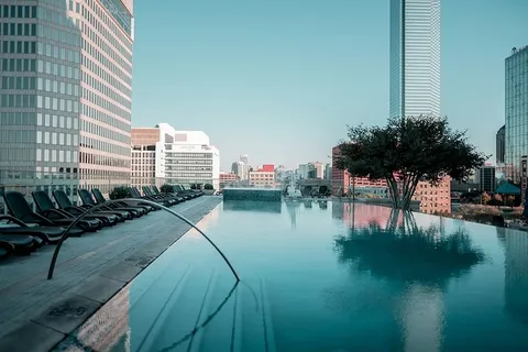 泳池边的躺椅 泳池边的躺椅