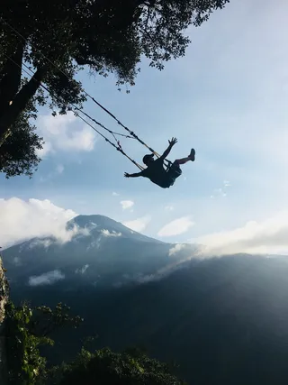 厄瓜多尔，amaca，世界末日，秋千，锁屏壁纸，天空，树，半空中