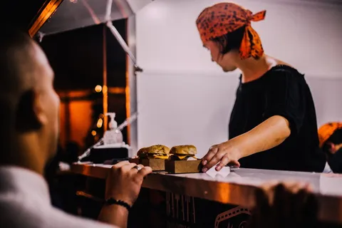 食品,男士,汉堡包,销售,汉堡包,芝士汉堡,员工,里约热内卢 食品,男士,汉堡包,销售,汉堡包,芝士汉堡,员工,里约热内卢